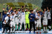 Real Madrid sofre, mas fica com o título
