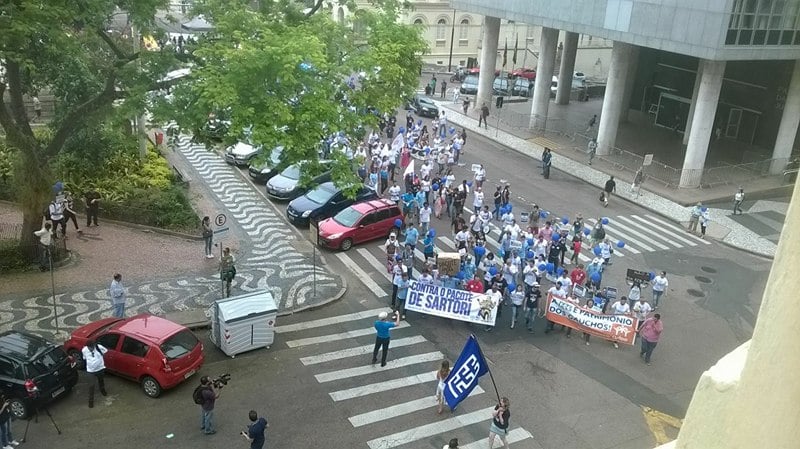 Servidores estaduais se reúnem na Praça da Matriz para pressionar contra a aprovação do pacote