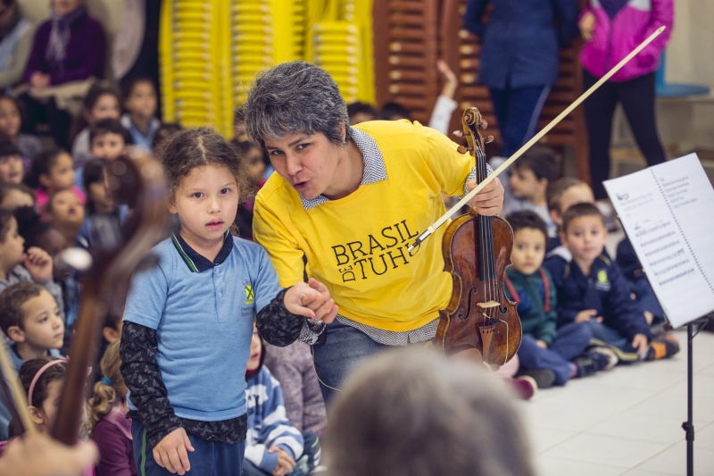 Violinista venezuelana Carla Rincón é coordenadora do programa Brasil de Tuhu