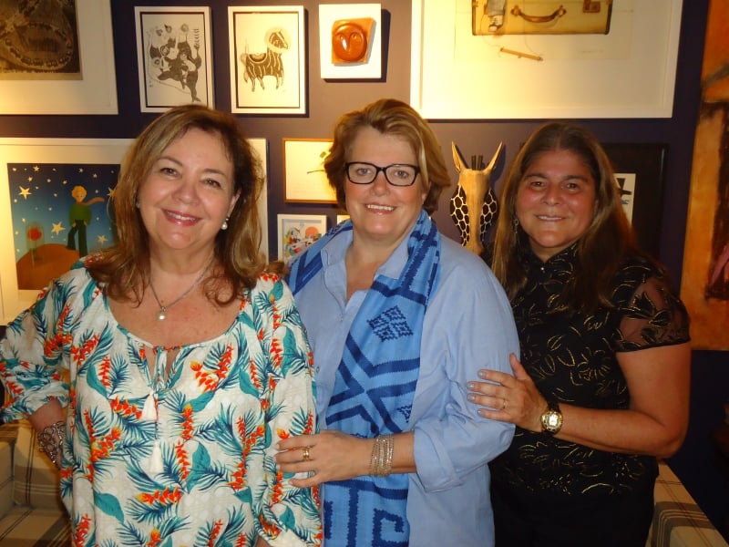 Suzana Campos, Flavia de Mello e Liane Neves na animada noite de brindes