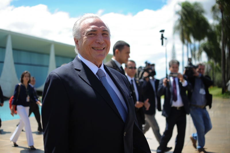Brazilian President Michel Temer (R) leaves after a breakfast with the media at Alvorada Palace in Brasilia, on December 22, 2016.   / AFP PHOTO / ANDRESSA ANHOLETE