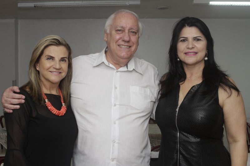 Marta Rossi, José Carlos Mello DÁvila, presidente da Abrajet/RS, e Ivone Ferraz