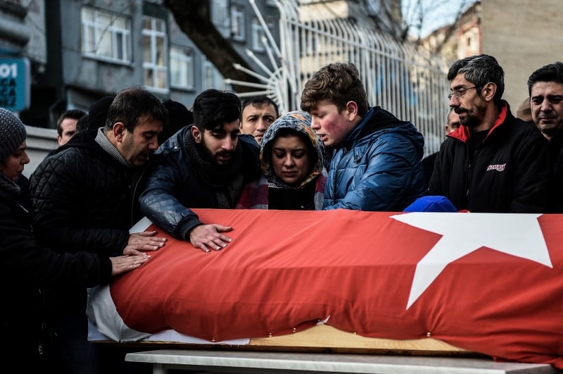 Relatives of Ayhan Arik, one of the victims of the Reina night club attack mourn during his funeral ceremony on January 1, 2017 in Istanbul.
Thirty-nine people, including many foreigners, were killed early on January 1, 2016 when a gunman went on a rampage at an exclusive nightclub in Istanbul where revellers were celebrating the New Year. / AFP PHOTO / OZAN KOSE
      Caption