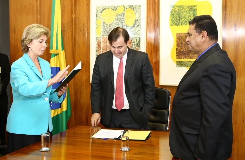 Yeda Crusius fez seu juramento no gabinete de Rodrigo Maia