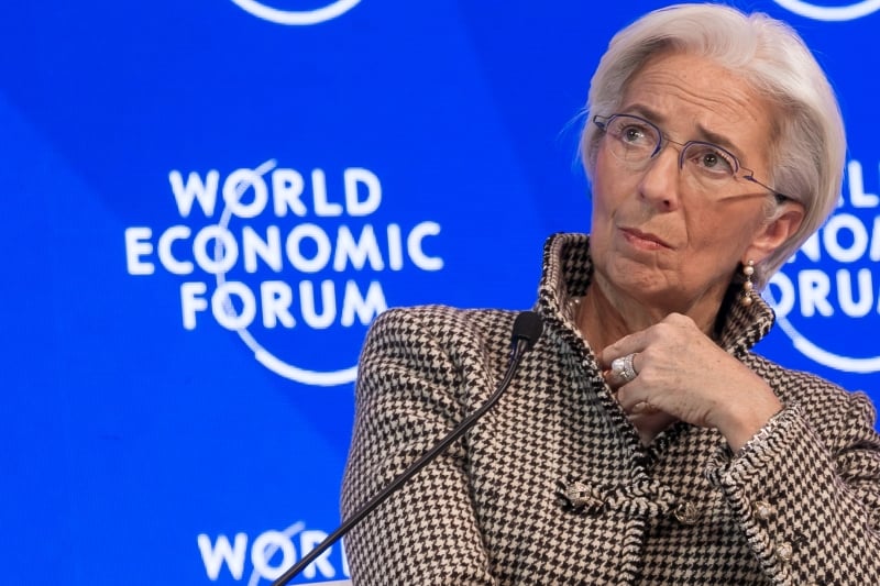 Christine Lagarde participou do painel no Fórum Econômico Mundial junto com outras autoridades 