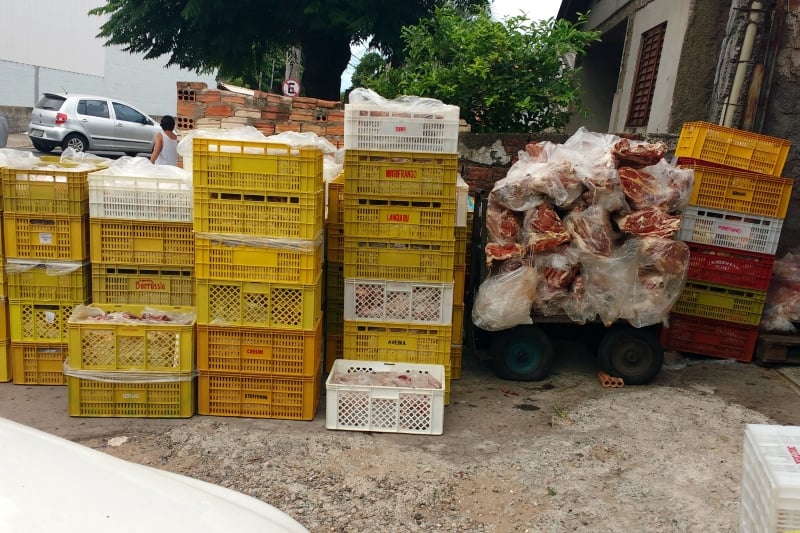 Tr�s toneladas de alimentos foram apreendidas em supermercado na zona norte de Porto Alegre