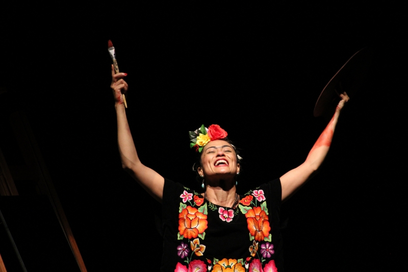 Atriz Ju�ara Gaspar interpreta Frida Kahlo