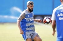 Douglas terá avaliação para iniciar pré-temporada no Grêmio
