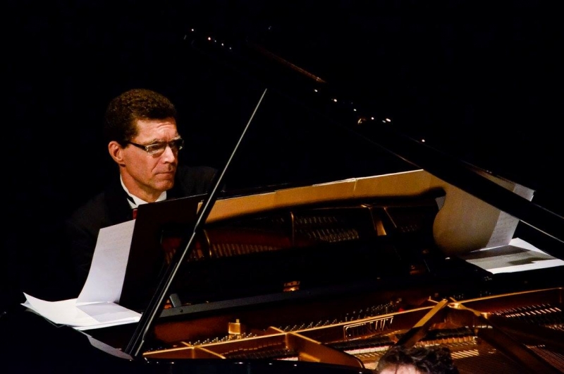 Pianista André Carrara participa do Clássicos na Pinacoteca