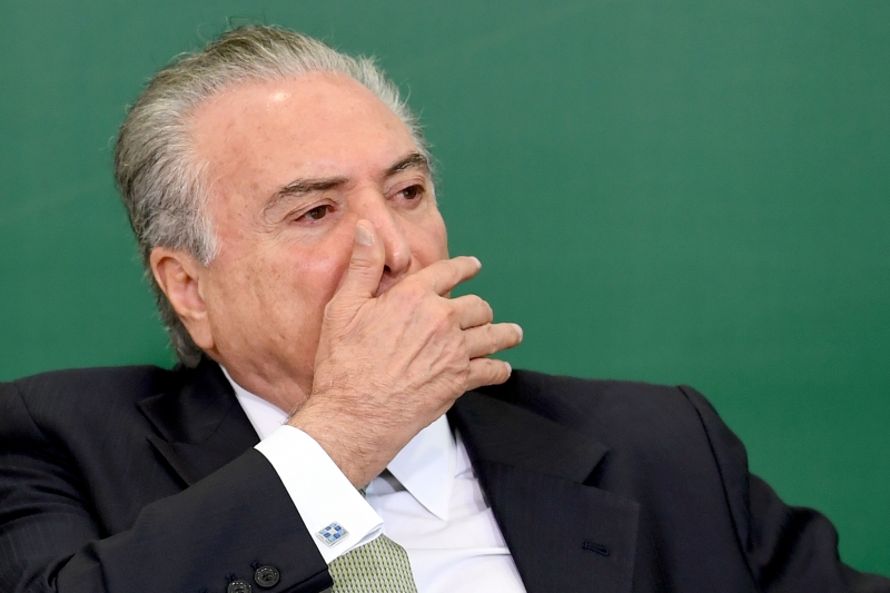 Michel Temer Boneco Arquivo_files
Brazilian President Michel Temer attends a ceremony to announce measures to flexibilize access to labour rights at Planalto Palace in Brasilia on February 14, 2017.
The Government expects the injection of R$ 40 billion (around U$ 13 billion) in the economy with the access of workers to amounts retained in the guarantee fund. / AFP PHOTO / EVARISTO SA
      Caption