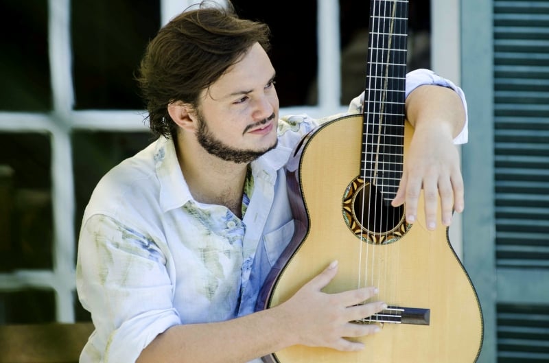 Yamandu Costa estreia novas composições e reapresenta clássicos