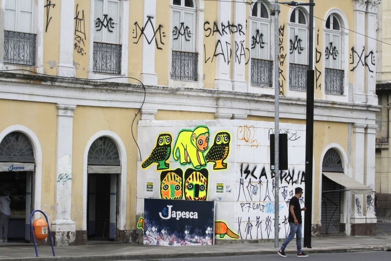 Inscri��es foram feitas na fachada voltada � avenida J�lio de Castilhos, onde n�o teria c�meras