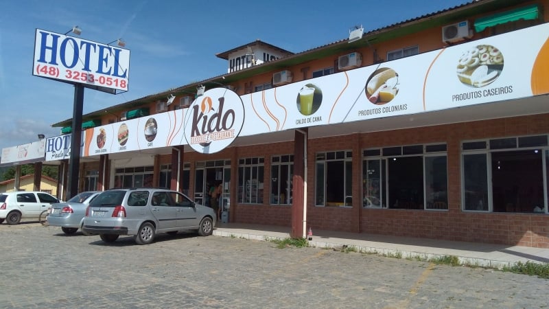Restaurante Kido, na BR-101, o ponto de encontro das caronas que a nossa repórter pegou