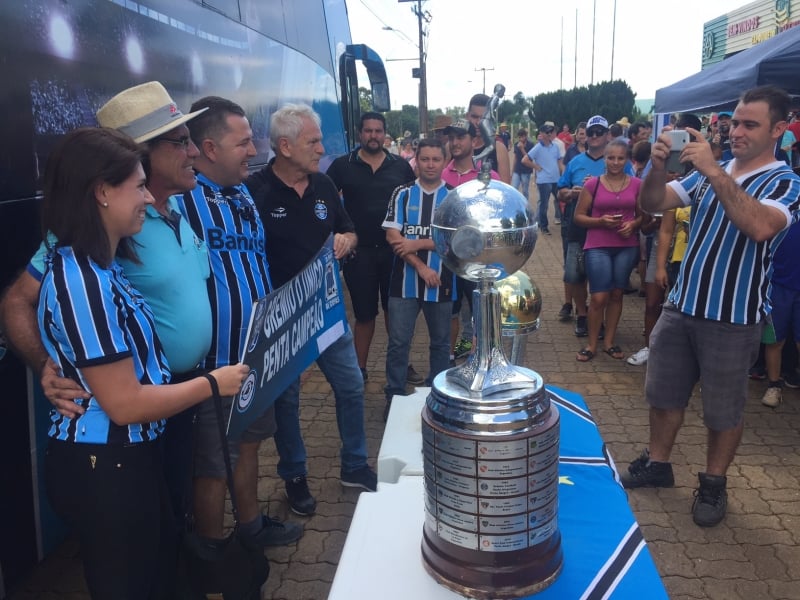 Mazaropi vai à Expodireto com réplicas de taças do Grêmio