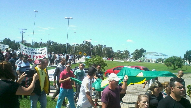 Sindicato realizou caminhada e vigília em frente ao estaleiro da Ecovix