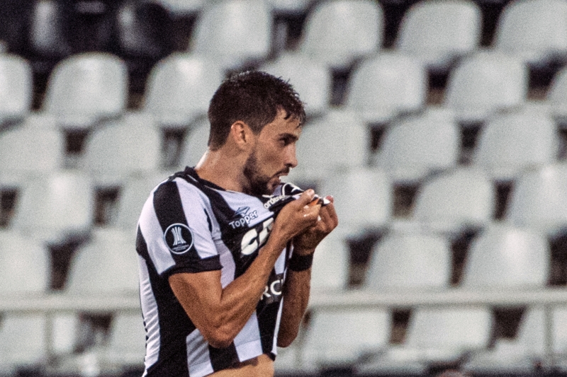 Rodrigo Pimp�o marcou o gol da vit�ria do Botafogo