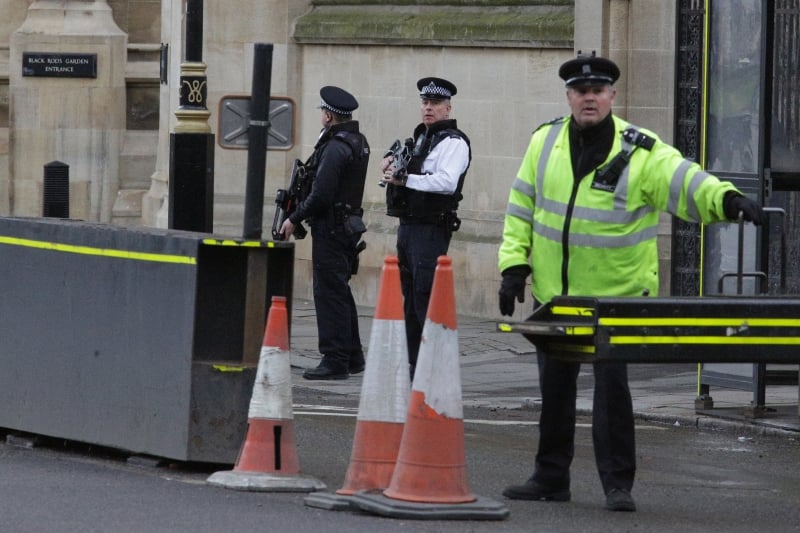 Polícia de Londres confirmou que foram disparados vários tiros, sem mencionar detalhes