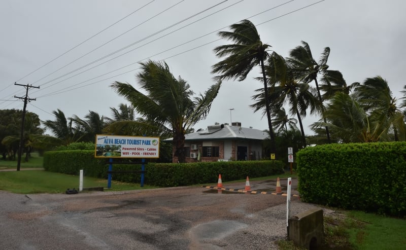Ciclone atingiu ilhas turísticas e resorts no estado de Queensland 