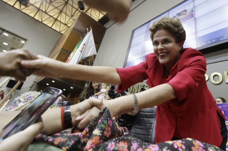 Dilma deve falar sobre os desafios da democracia no Brasil