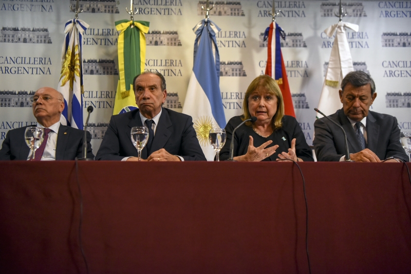 Mercosur foreign ministers Susana Malcorra (2nd-R) of Argentina, Aloysio Nunes (2-L) of Brazil, Eladio Loizaga (L) of Paraguay, and Rodolfo Nin Novoa (R) of Uruguay give a press conference on the crisis in Venezuela at the Foreign Ministry building in Buenos Aires, on April 1, 2017. 
Members of South America's Mercosur bloc urged Venezuela on Saturday to guarantee the separation of powers and ensure timely elections, after its government was condemned over moves to seize power from the legislature. / AFP PHOTO / EITAN ABRAMOVICH
      Caption
