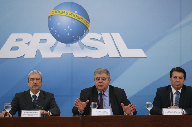 O ministro Ant�nio Imbassahy e os deputados Carlos Marun e Arthur Maia detalharam as modifica��es