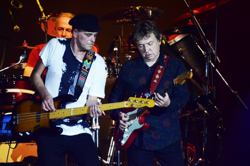 Ex-guitarrista do The Police, Andy Summers (� direita) faz show com m�sicas do grupo