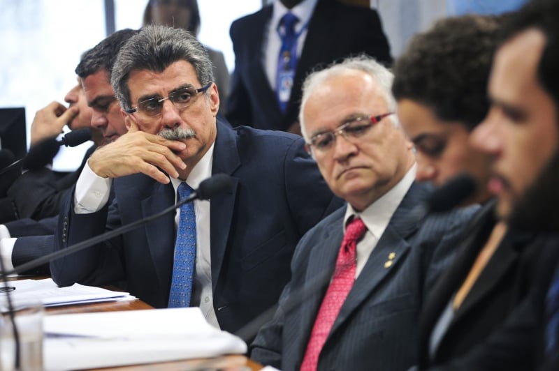 Jucá (esquerda) é suspeito de receber dinheiro em troca da aprovação de MPs de interesse da Odebrecht