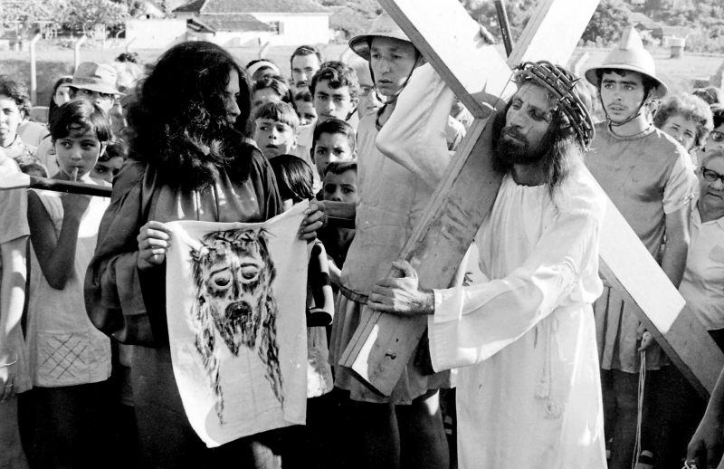 Exposi��o � sombra da cruz (performing christianity) foi organizada pela artista residente Gala Berger