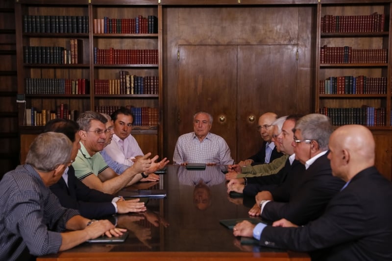 Presidente reuniu-se no Palácio da Alvorada com ministros e partidos da bancada do governo no Congresso