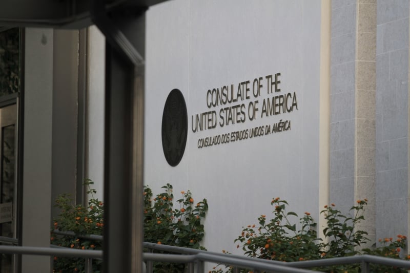 Consulado dos Estados Unidos, na Av. Assis Brasil, em Porto Alegre, recebe letreiro