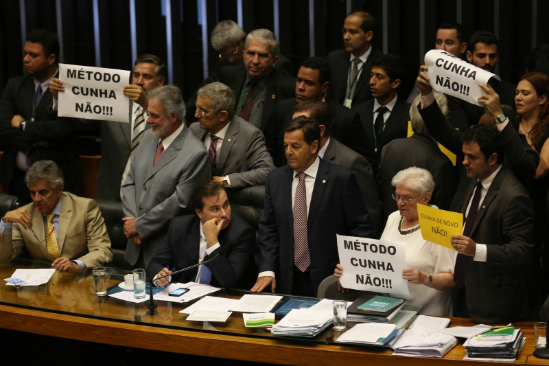 Brasília - Plenário da Câmara discute e vota novo requerimento de urgência para reforma trabalhista