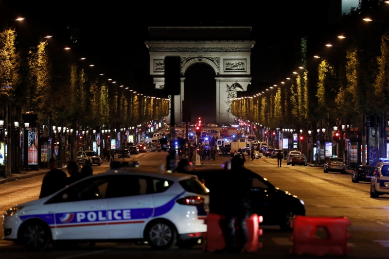 Tiroteio em Paris deixou um policial morto e ao menos dois gravemente feridos