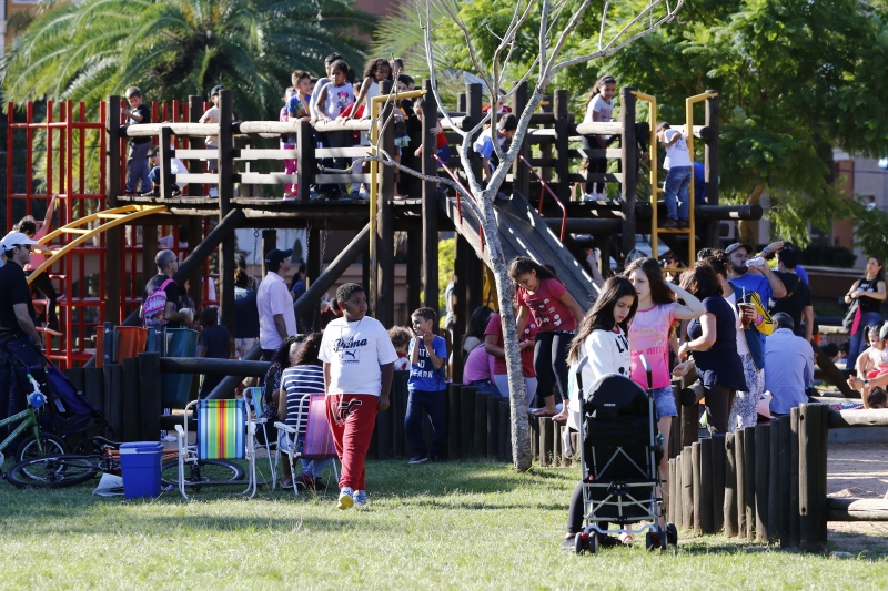 Em Porto Alegre, pais e filhos aproveitaram domingo ensolarado nos parques da cidade