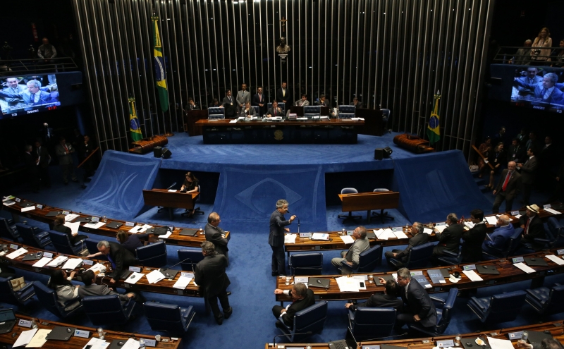 Brasília - Presidente do Senado, Eunício Oliveira, durante discussão em Plenário do substitutivo do senador Roberto Requião ao PLS 85/2017, que trata dos crimes de abuso de autoridade (Antonio Cruz/Agência Brasil)