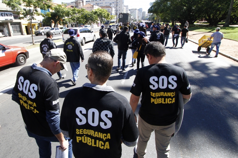 GREVE GERAL, do dia 28 de abril.
Movimentação, bloqueios e manifestações ocorreram em vários pontos de Porto Alegre
na foto: caminhada de servidores da segurança pública (SUSEPE, Polícia Civil, Policia Federal) e sindicalistas