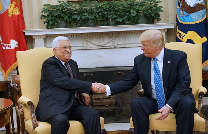  Trump recebeu na Casa Branca o presidente da Associação Nacional Palestina, Mahmoud Abbas