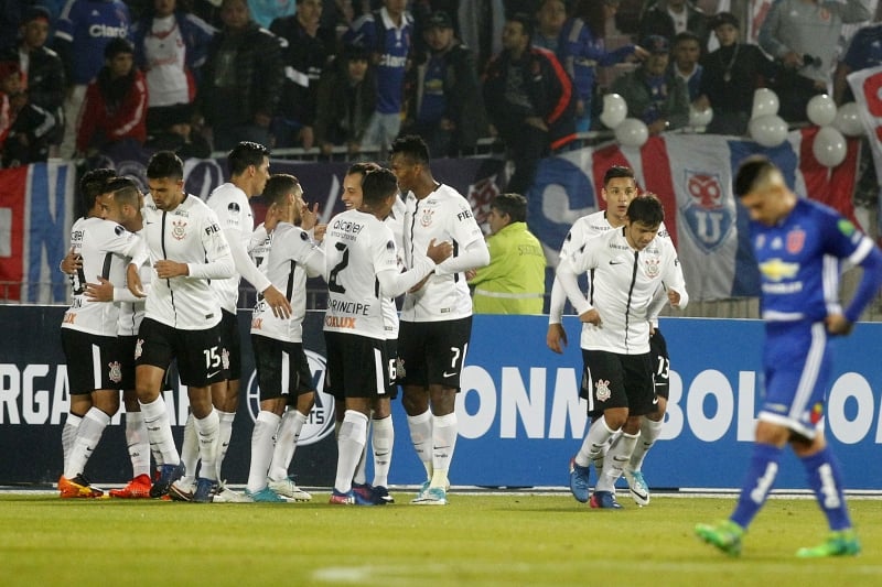 Rodriguinho (C-back) of Brazil's Corinthians celebrates with teammates after scoring against Chile's Universidad de Chile during their Copa  Sudamericana football match at the Nacional stadium in Santiago, Chile, on May 10, 2017.
Copa Sul-Americana