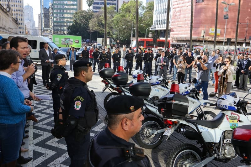 As sete motocicletas foram entregues em cerim�nia no Pa�o Municipal
