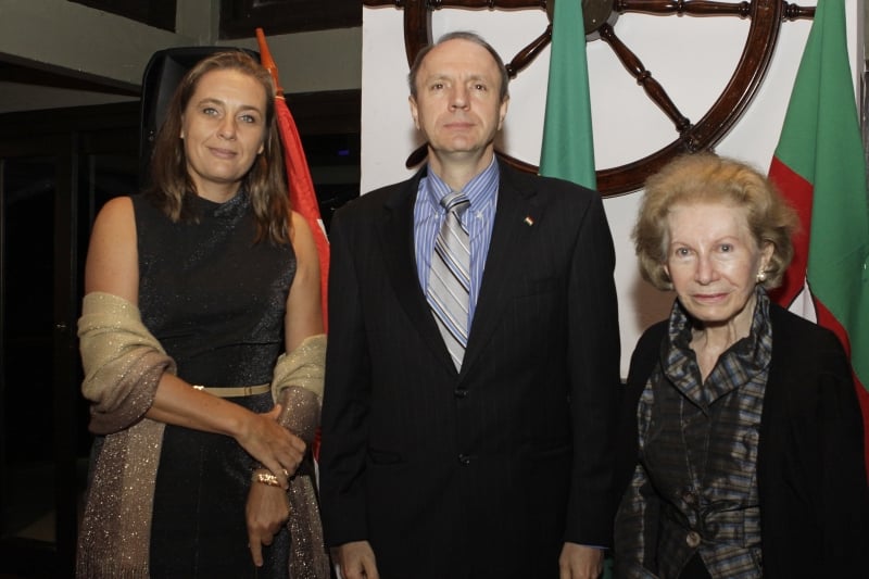 Zsuzsana L�szl�, c�nsul comercial, e Szil�rd Teleki, c�nsul-geral da Hungria, com Veronica Ruttkay Pereira 