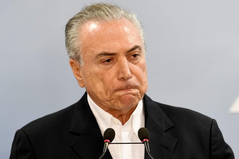 Brazilian President Michel Temer makes a statement at Planalto Palace in Brasilia, Brazil, on May 20, 2017. 
Temer on Saturday asked the Supreme Court to suspend a probe into his alleged obstruction of justice, saying a central piece of evidence is flawed. / AFP PHOTO / EVARISTO SA
      Caption