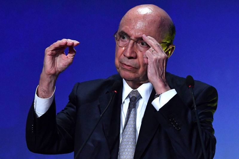 Brazilian Finance Minister Henrique Meirelles speaks during an Investment Forum in Sao Paulo, Brazil on May 30, 2017. / AFP PHOTO / NELSON ALMEIDA
      Caption