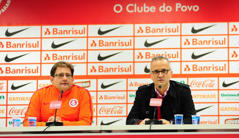 Guto Ferreira durante a sua entrevista coletiva no Beira-Rio