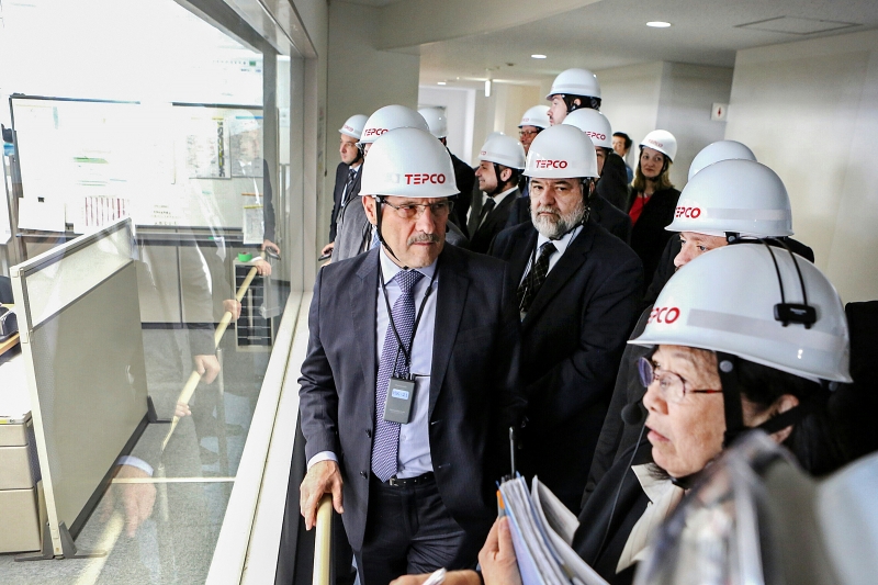 Governador Sartori ficou entusiasmado ao conhecer as instalações da usina da Tepco
