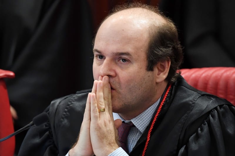 Supreme Electoral Court (TSE) Judge Tarcísio Neto gestures during the session examining whether the 2014 reelection of president Dilma Rousseff and her then vice president Michel Temer should be invalidated because of corrupt campaign funding, in Brasilia, on June 9, 2017. 
The lead judge looking into corruption during Brazil's 2014 presidential election voted Friday to strip President Michel Temer of his mandate, but the overall result remained unclear, with six judges yet to weigh in.  / AFP PHOTO / EVARISTO SA
      Caption