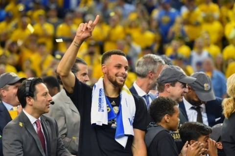 Campeão da NBA pelo Warriors, Curry afirma que não gostaria de visitar Trump