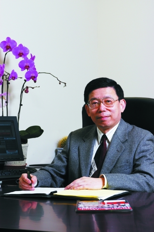 Chinghua Tang foi o primeiro chin�s a conseguir um MBA em Harvard. � autor do livro "O guia do l�der", lan�ado pelo selo Planeta Estrat�gia, da Editora Planeta.