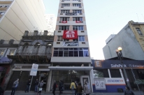 Lanceiros Negros ocupam prédio no Centro de Porto Alegre
