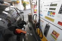 Procon fiscaliza preços da gasolina em postos de Porto Alegre