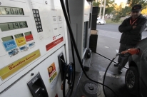 Pre�o da gasolina cai em 17 Estados e sobe em 9 e no DF, diz ANP