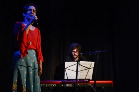 Cantora e pianista interpretam repertório do disco Elis & Tom